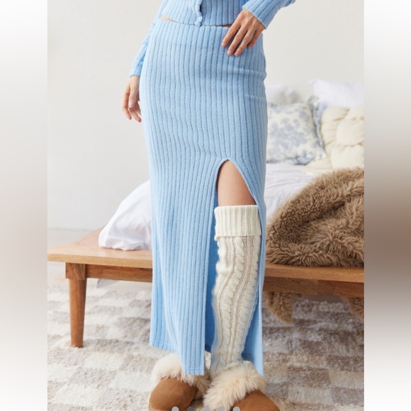 UO Out From Under Bounce Plush Ribbed Maxi Skirt - Picture 2 of 5